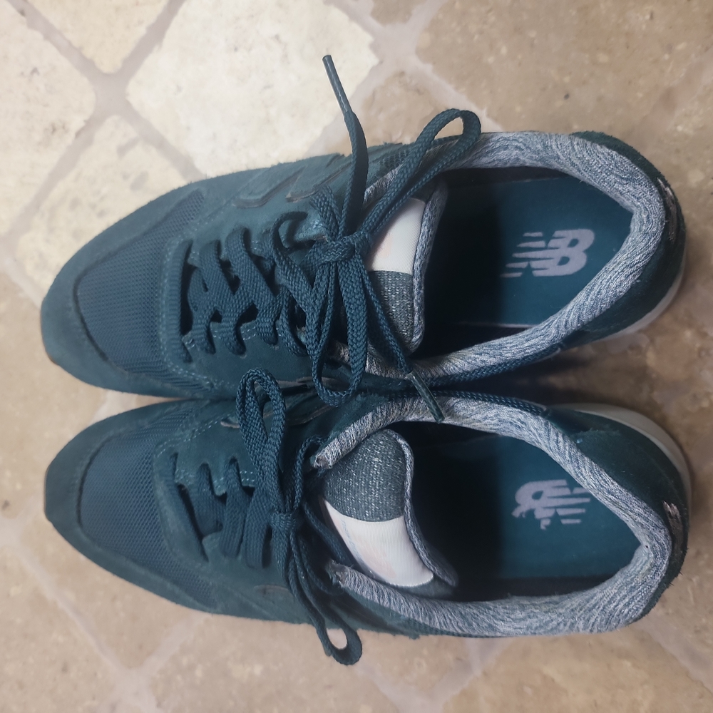 Used New Balance 696 size 8 wm